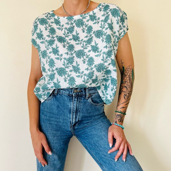 Cynthia Rowley Short Sleeve Floral Print Linen Top - Picture 2 of 7